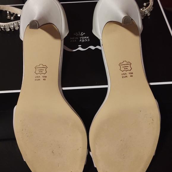 LIKE NEW😃Nina Vera Rhinestone Ankle Strap Lustersatin Sandals (Ivory) - Picture 6 of 16